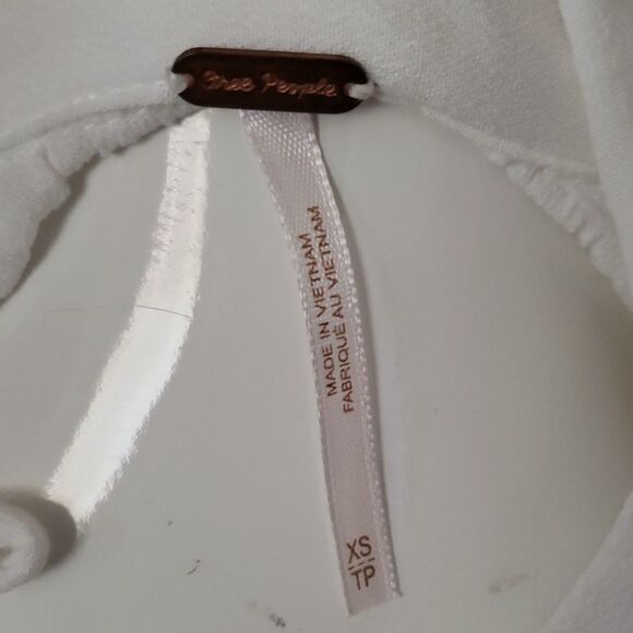 FREE PEOPLE womens XS white lace shoulder loose fit blouse - Picture 4 of 4